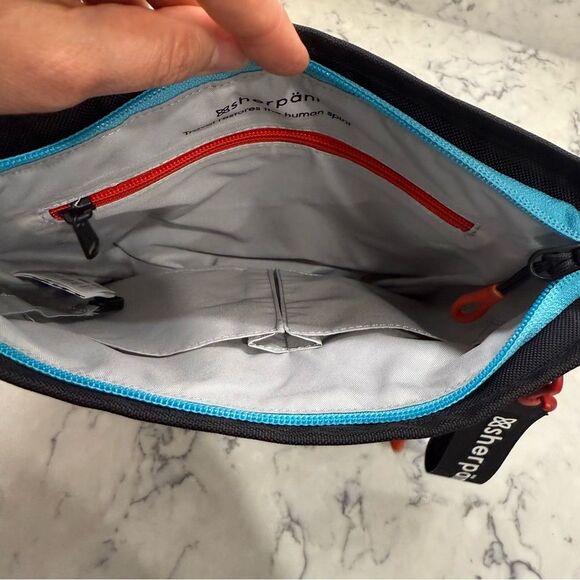 Sherpa I Sadie Black crossbody Messenger Bag with Color block - Picture 7 of 12